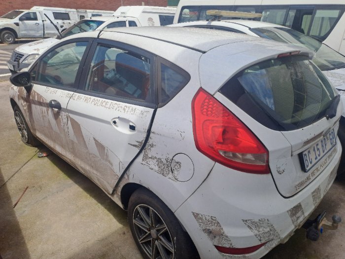 FORD FIESTA (WHITE)