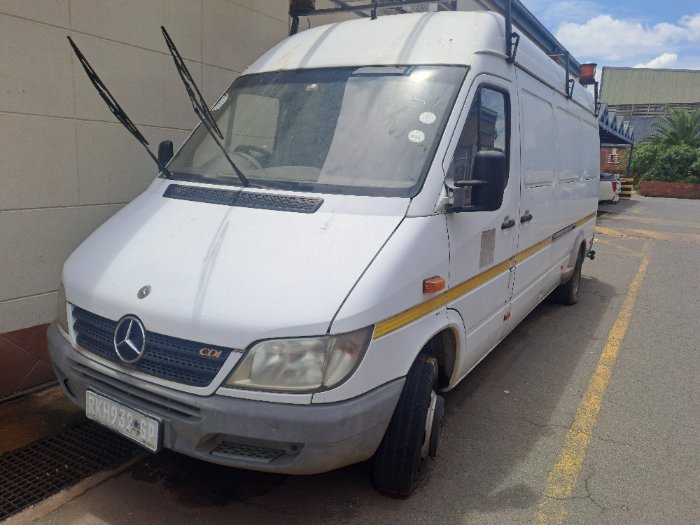 MERCEDES SPRINTER (WHITE)