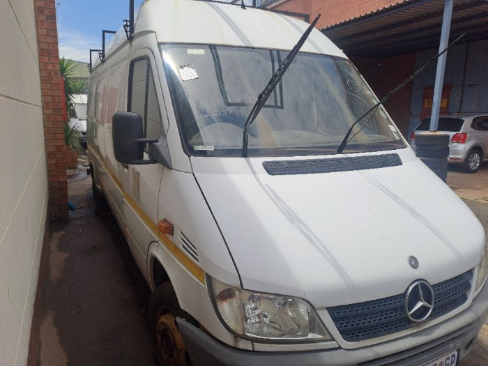 MERCEDES SPRINTER (WHITE)