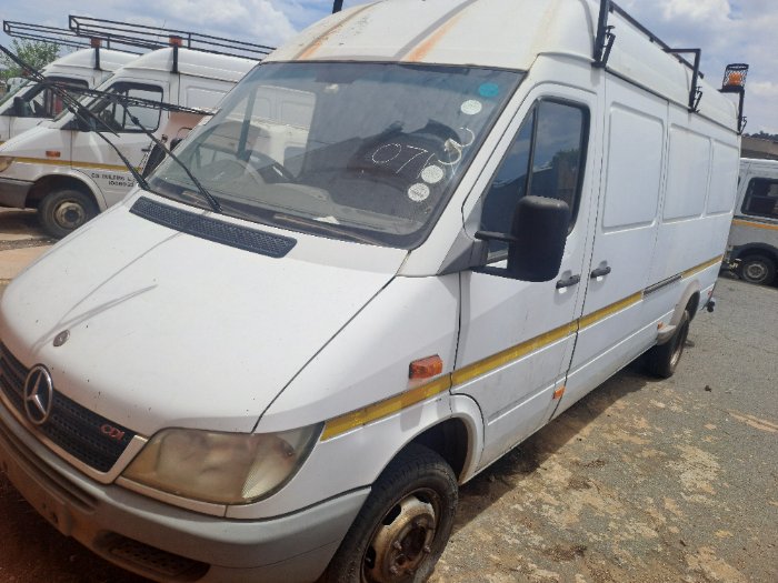 MERCEDES SPRINTER (WHITE)