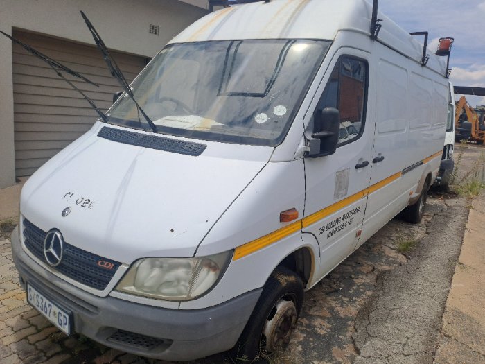 MERCEDES SPRINTER (WHITE)