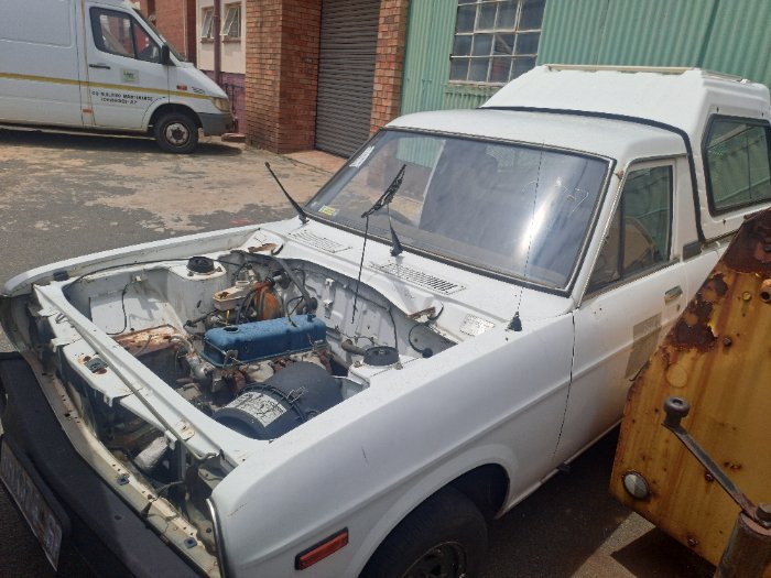 NISSAN 1400 (WHITE)