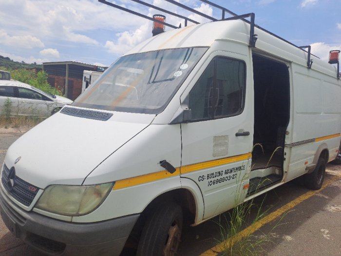 MERCEDES SPRINTER (WHITE)