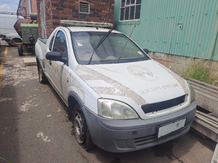 OPEL CORSA (WHITE)