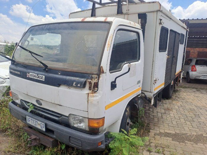 NISSAN UD DIESEL (WHITE)