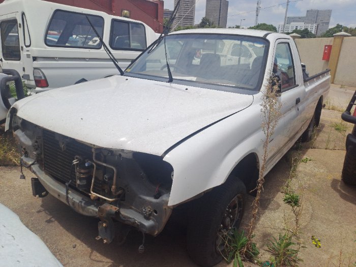 MITSUBISHI COLT (WHITE)
