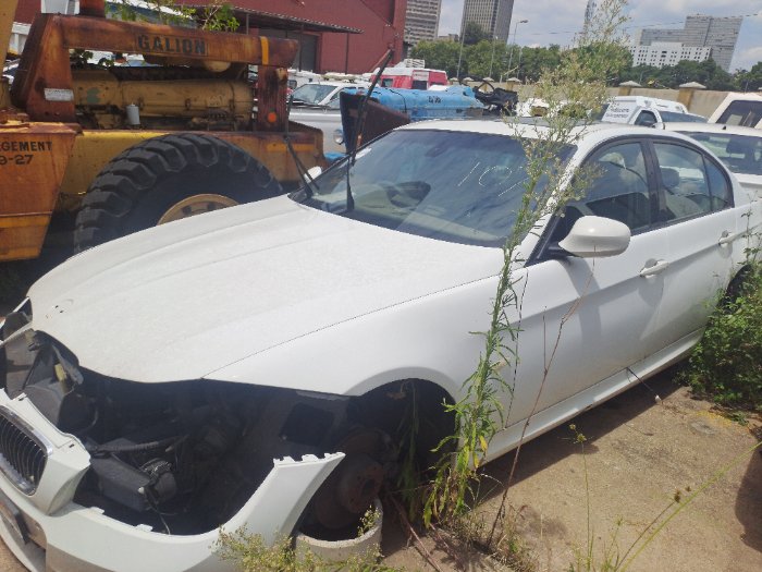 BMW 320I (WHITE)