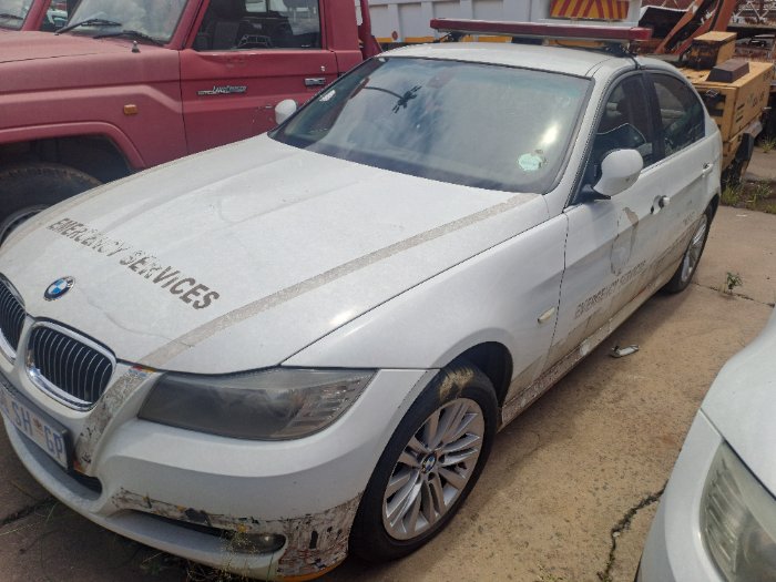 BMW 325I (WHITE)