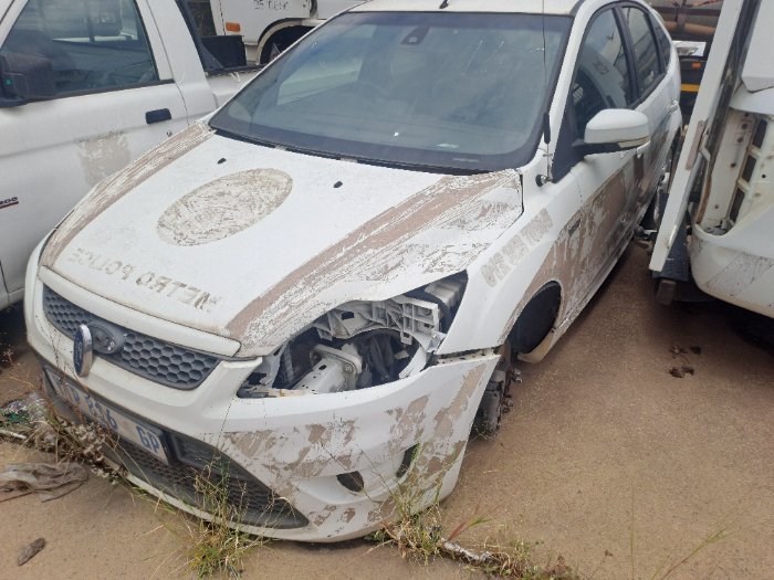 FORD FOCUS (WHITE)