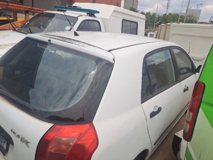 TOYOTA RUN X (WHITE)