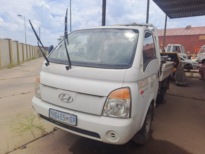 HYUNDAI H100 (WHITE)