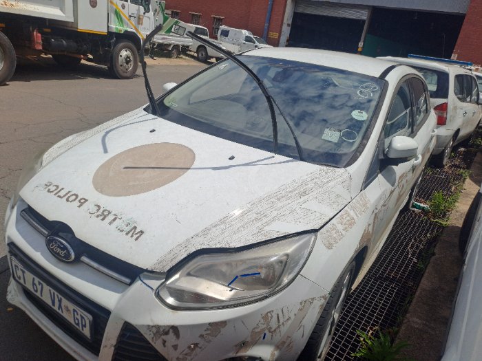 FORD FOCUS (WHITE)