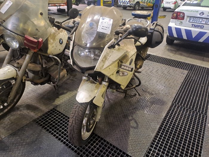 BMW MOTORCYCLE (WHITE)