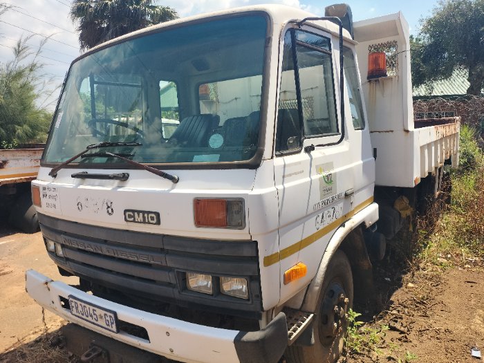 NISSAN TIPPER TRUCK (WHITE)