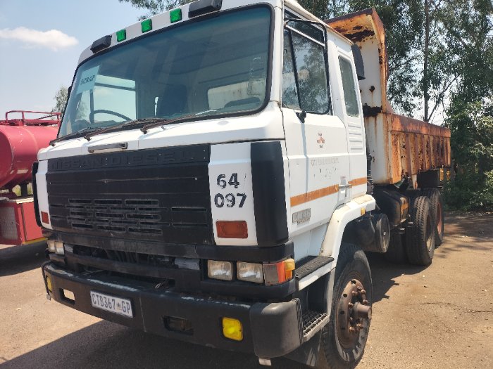 NISSAN TIPPER TRUCK (WHITE)