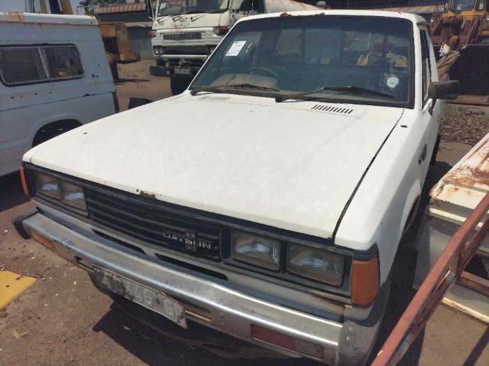 DATSUN BAKKIES (WHITE)