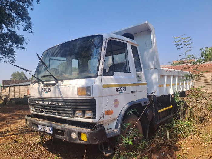 NISSAN DIESEL (WHITE)