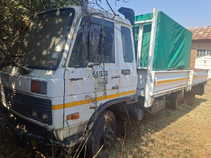 NISSAN DIESEL (WHITE)