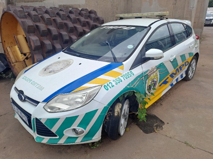 FORD FOCUS (WHITE)