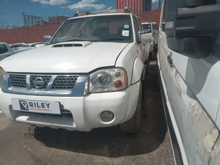 2015 NISSAN HARDBODY 2.5 TDI HIRIDE (WHITE)