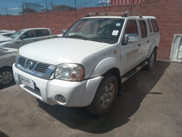 2015 NISSAN HARDBODY 2.4I HIRIDER D (WHITE)