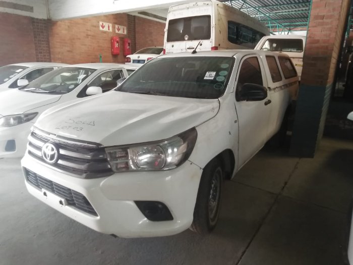2017 TOYOTA HILUX SC 2.4 GD 5MT A/C (WHITE)