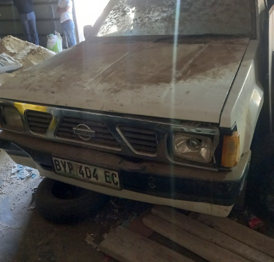 NISSAN HARDBODY BYP404EC