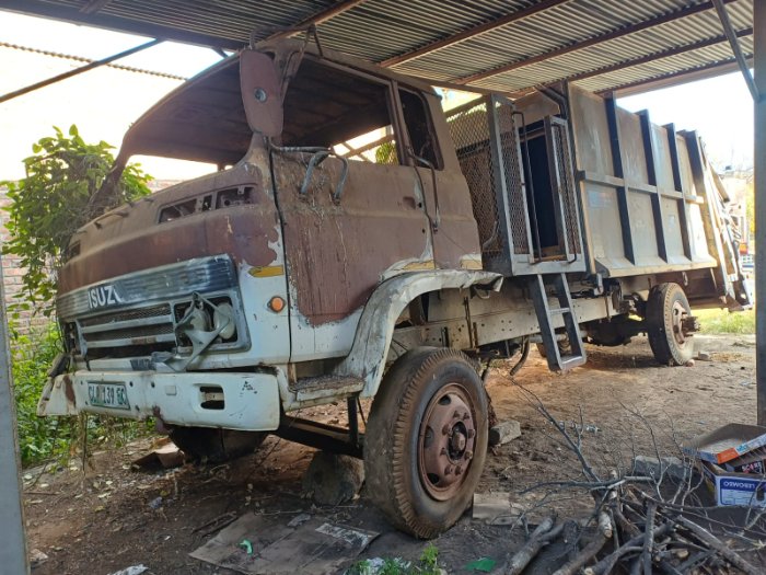 ISUZU REFUSE COMPACTOR TRUCK CLP139EC