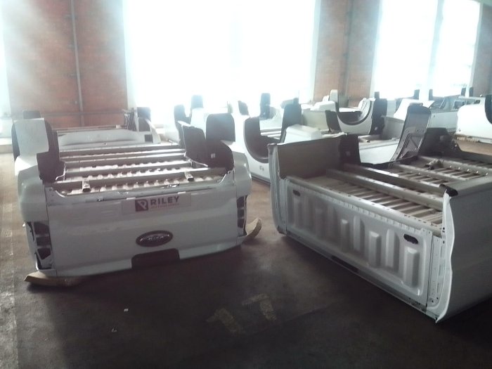 1 X NISSAN NAVARA, 3 X FORD LOADBODIES (WHITE)