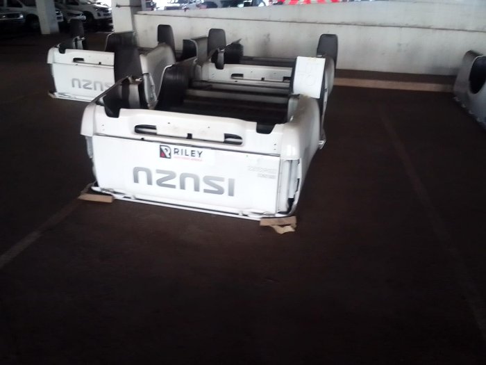 2 X ISUZU, 3 X NISSAN NAVARA LOADBODIES (WHITE)