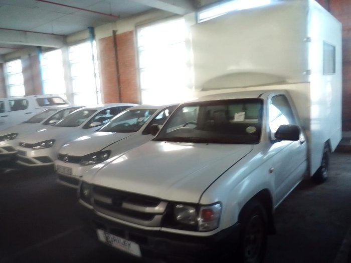 2004 TOYOTA HILUX 2200 LWB P/U (P) (WHITE)
