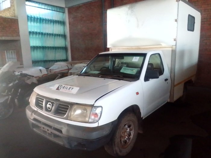 2005 NISSAN HARDBODY 2700 D 4X2 D/C (WHITE)